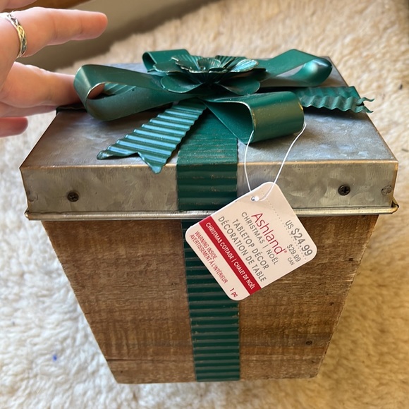 Ashland Christmas table top decor present - Picture 3 of 4